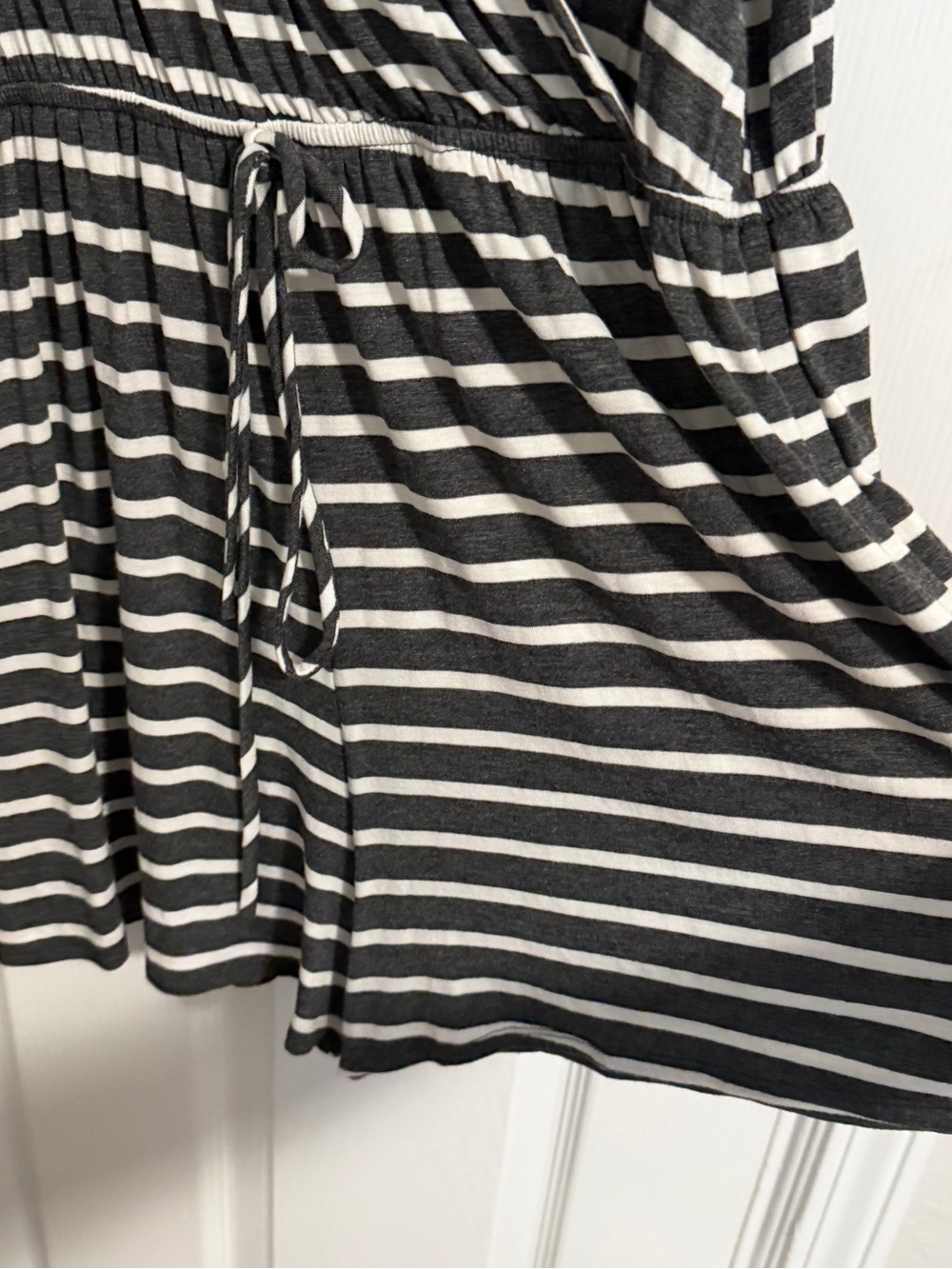 CY Fashion NWT Striped Dark Gray and White V-Neck Short Sleeve Romper Dress - L - Picture 3 of 9